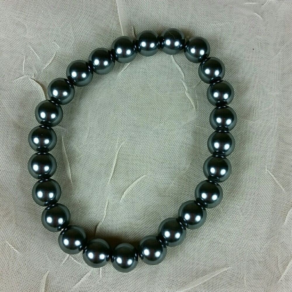 Gray bracelet pearl stretch